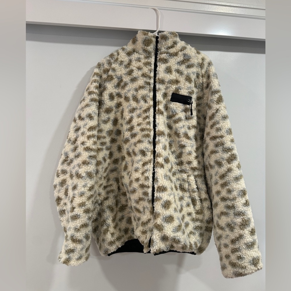 SUPER CUTE AND COMFY FUZZY JACKET❄️☃️